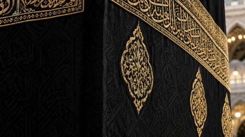 Kâbe Örtüsü ve Üzerindeki Yazılar Hakkında Bilgiler